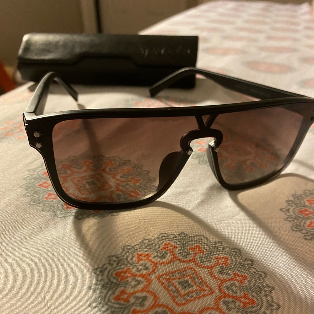 Louis Vuitton Sunglasses like new